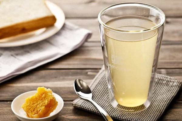 早晨空腹喝蜂蜜水好不好,对胃肠健康极为不利