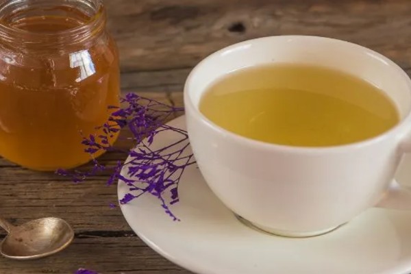 早晨空腹喝蜂蜜水好不好,对胃肠健康极为不利