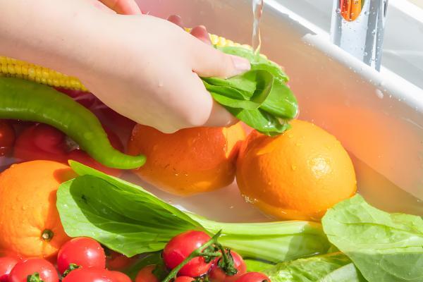 去除农药的方法,可置于清水中浸泡30分钟