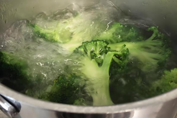 去除农药的方法,可置于清水中浸泡30分钟