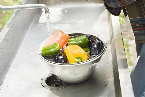 去除农药的方法,可置于清水中浸泡30分钟