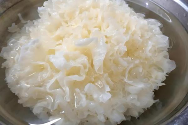银耳泡久了还可以吃吗，通常不可吃