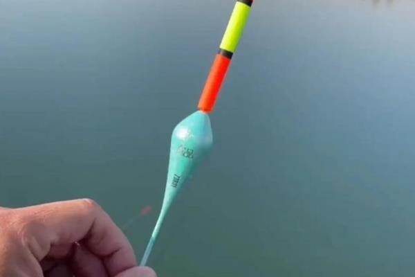 使用高碳鱼竿的注意事项,抬竿时用力不能过猛