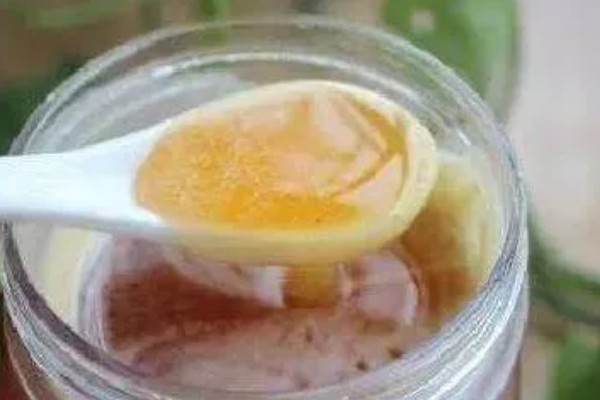 土蜂蜜上面的白色物质是什么，有以下4种可能性