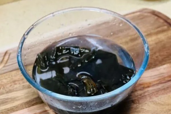 海带怎么洗又干净又快,可以用淘米水浸泡海带