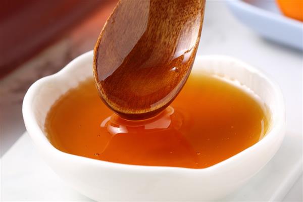 不易自然结晶的蜂蜜,常见槐花蜜、枣花蜜等品种